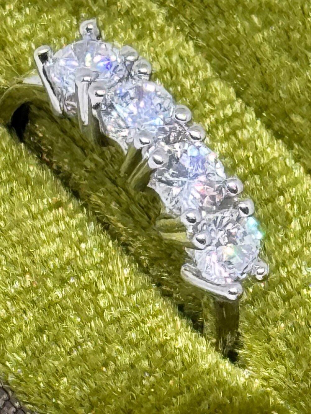 New Four Stone Ring Clear Sparkling Stones Unknown Metal Band – See Photos for S